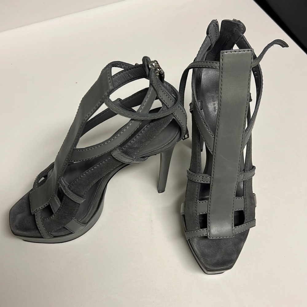 Gucci 6” Grey Suede Heels Size 6